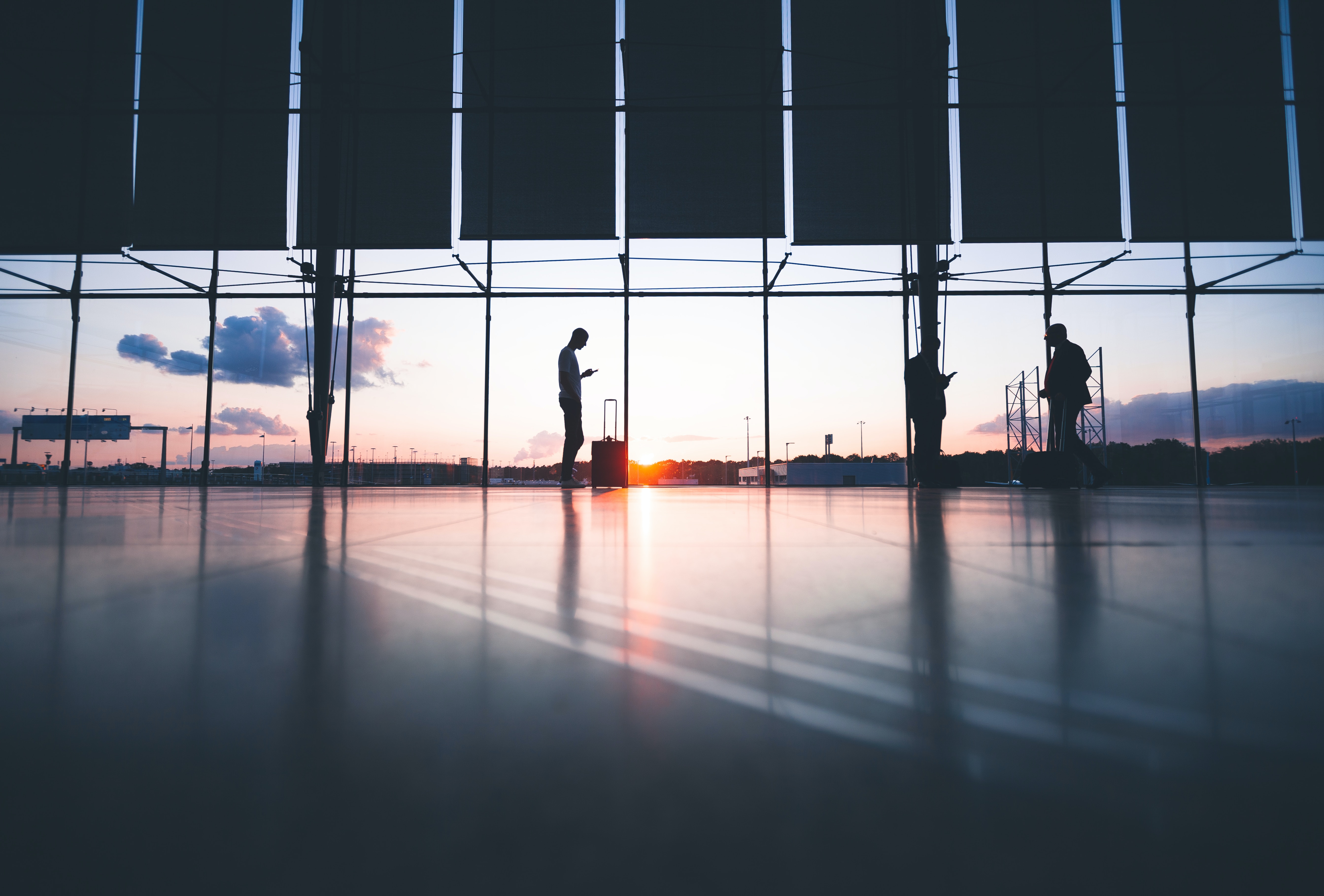 aeroporto interno con tramonto).jpg